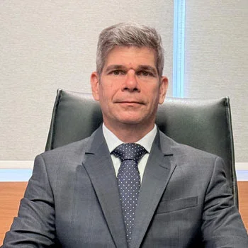 Retrato de André Teixeira, sócio da CRT Advogados