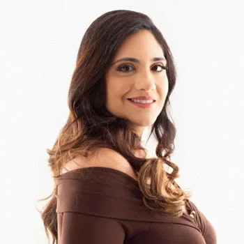 Retrato de Carolina Nassar, advogada associada da CRT Advogados