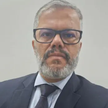 Retrato de Rodrigo Papazian, advogado associado da CRT Advogados